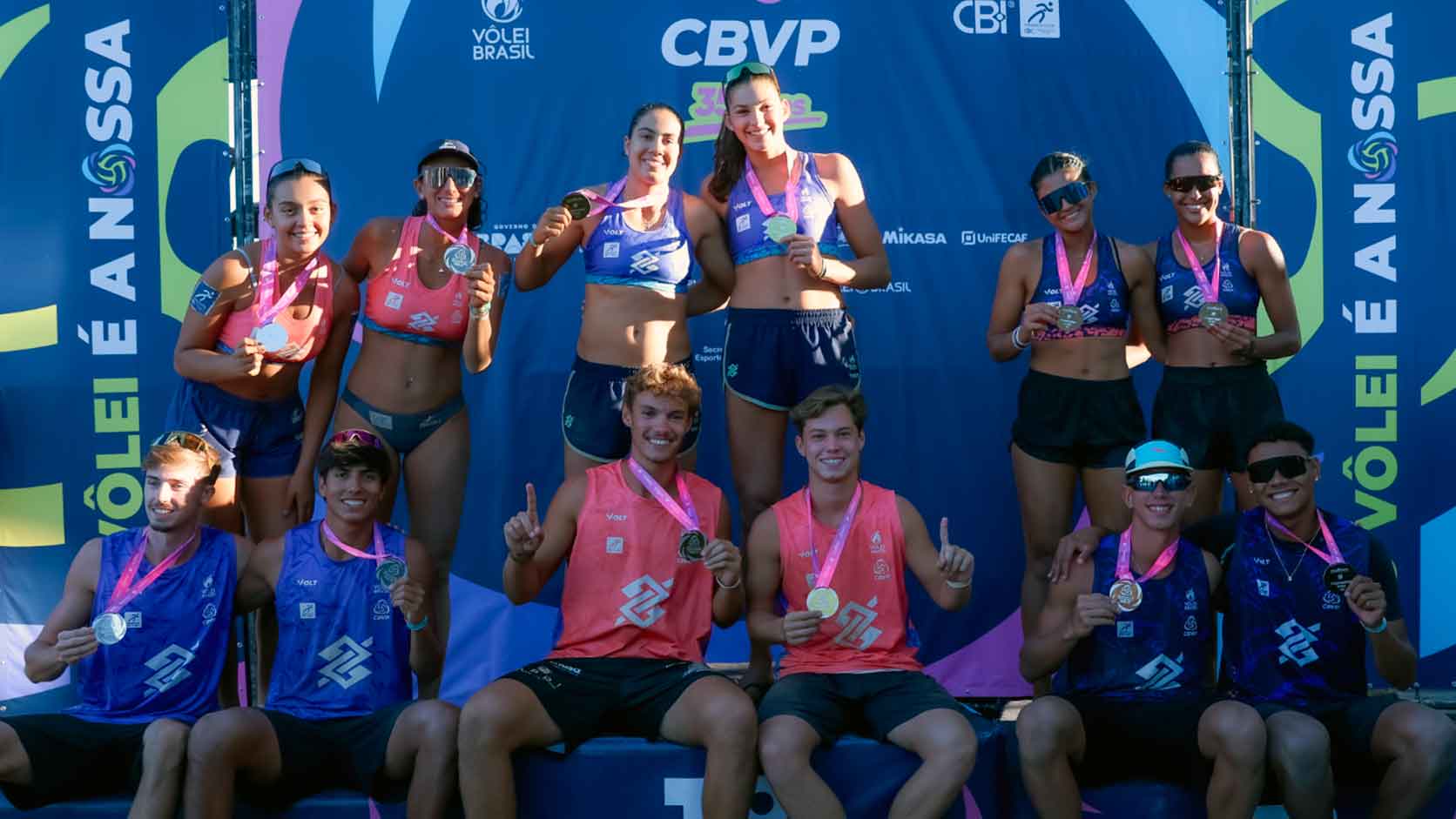 Campeões da 2ª etapa do Circuito Brasileiro de Vôlei de Praia Sub-21, em Brasília (DF).
